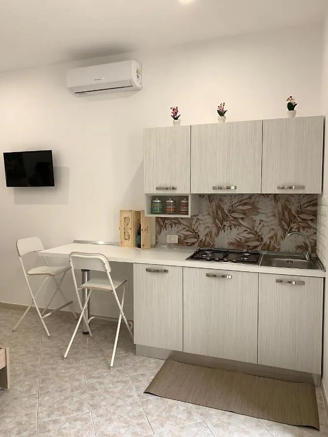 Victoria Apartments 兰佩杜萨 0*,